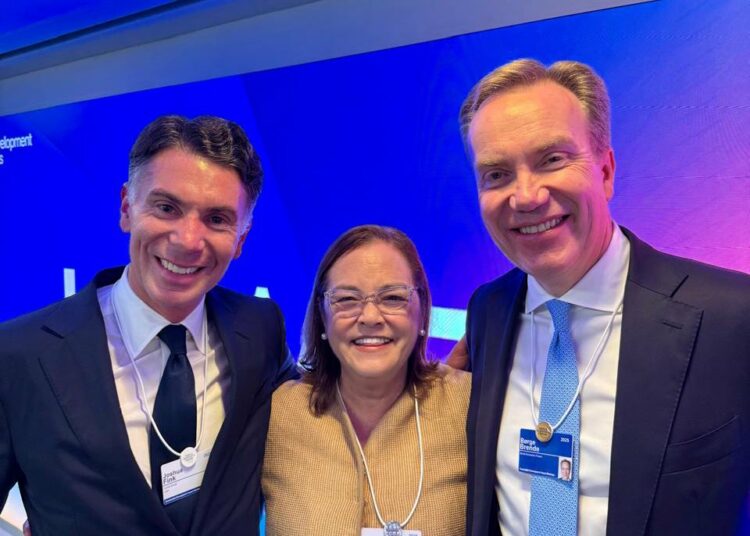 Canciller Alexandra Tinoco sostiene reunión del Foro Económico Mundial en el marco de la 80.ª Asamblea General de la ONU