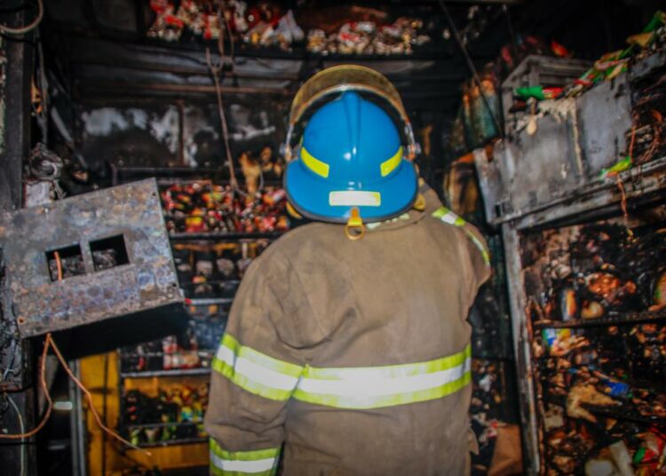 Incendio en el mercado de Apopa fue provocado por sobrecarga eléctrica