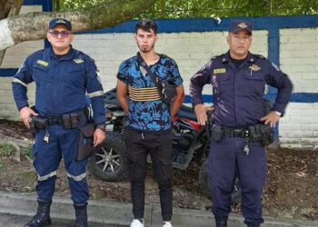 Motociclista detenido en Chalatenango tras atropellar a señora