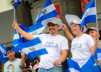 Salvadoreños que viven en el extranjero destacan seguridad y cambios del país durante las fiestas patrias