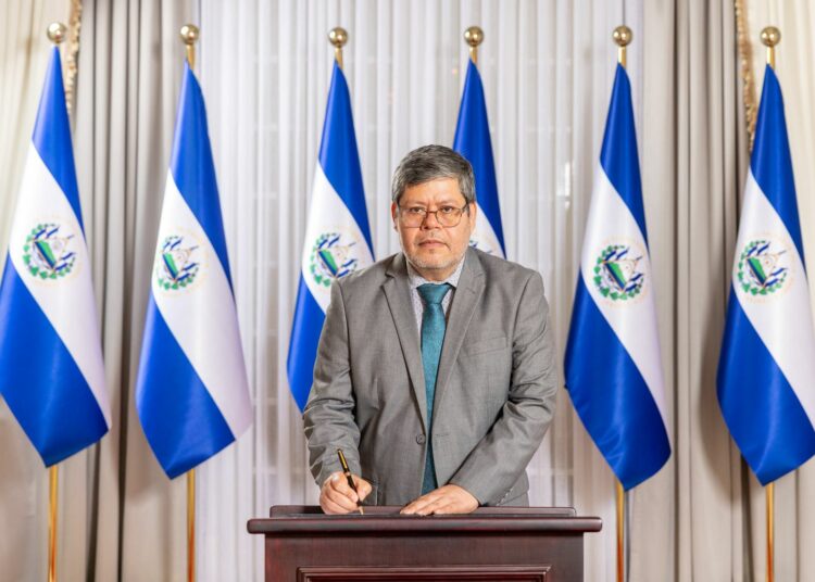 Juramentan a Dagoberto Arévalo como nuevo titular de ANDA