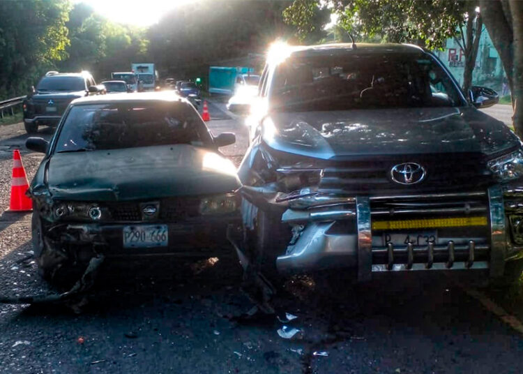 Triple choque en San Pedro Perulapán deja solo daños materiales y tráfico ya habilitado
