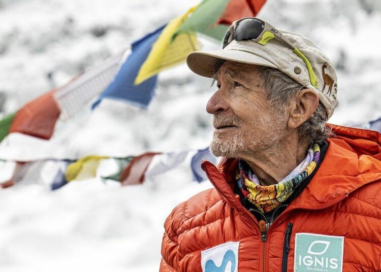 Carlos Soria, a los 86 años, bate récord histórico al subir el Manaslu en Nepal