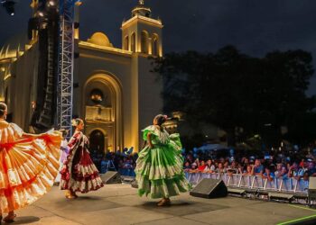 Ballet Folklórico Nacional llena de tradición y color la celebración de independencia