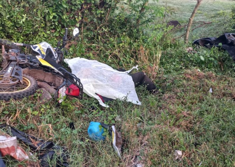 Motociclista pierde el control y fallece por tratar de esquivar un perro