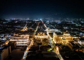 Surf City y revitalización del Centro Histórico impulsan el turismo y la inversión en El Salvador