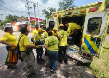 Motociclista nicaragüense gravemente herido tras ser impactado en Carretera Litoral
