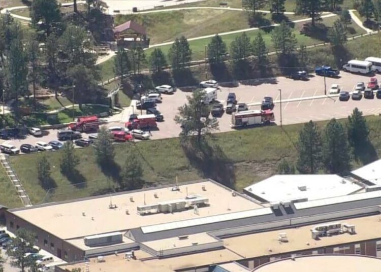 Tres heridos graves deja un tiroteo en la escuela Evergreen High School, cerca de Denver