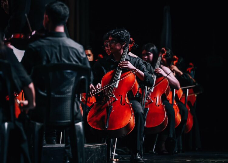Estudiantes interpretan el Himno desde el Teatro Nacional en el 204 aniversario de independencia