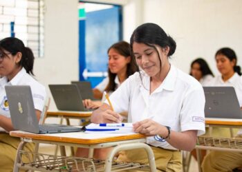 Presidente de Colegios Privados condena comentarios ofensivos hacia estudiantes de escuelas públicas y privadas