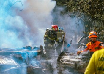 Incendio en vivienda de Mejicanos deja casa destruida