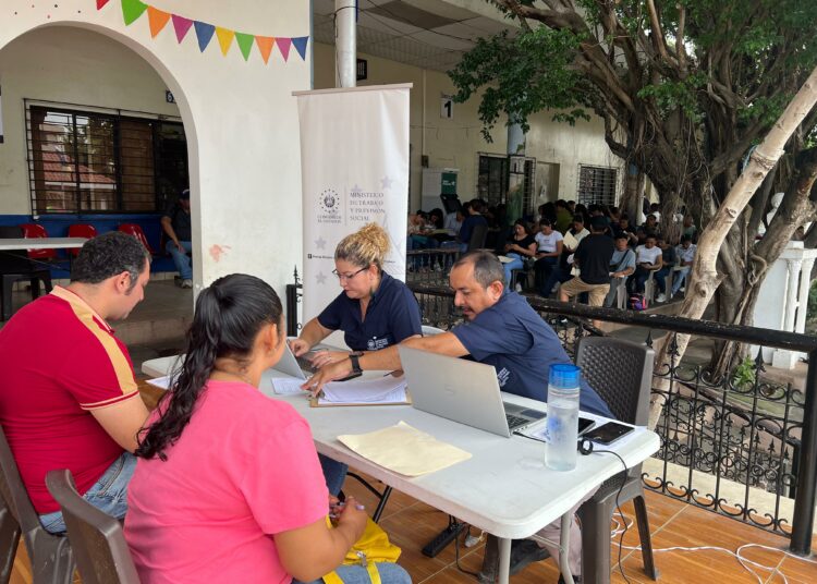 Ministro de Trabajo anuncia medidas para incentivar la formalización laboral en El Salvador