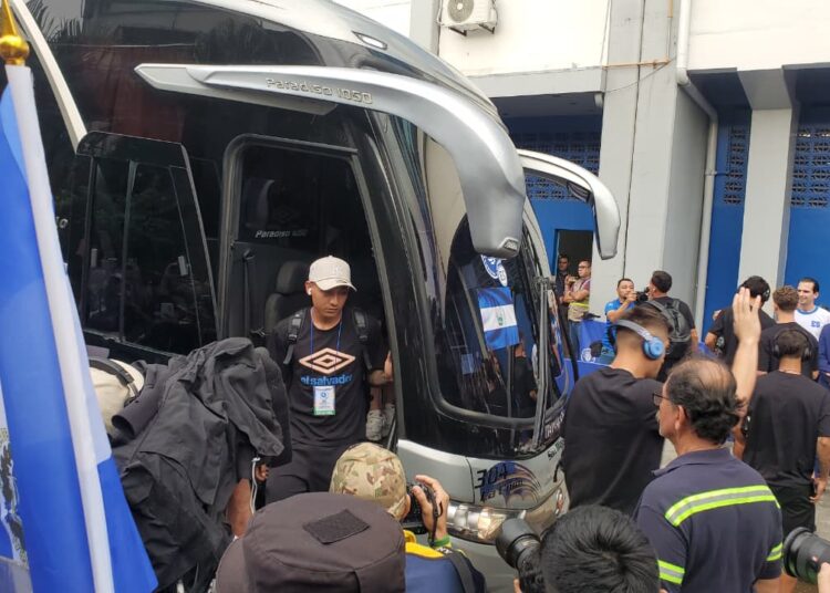 La Selecta llega al Estadio Cuscatlán lista para enfrentar a Surinam