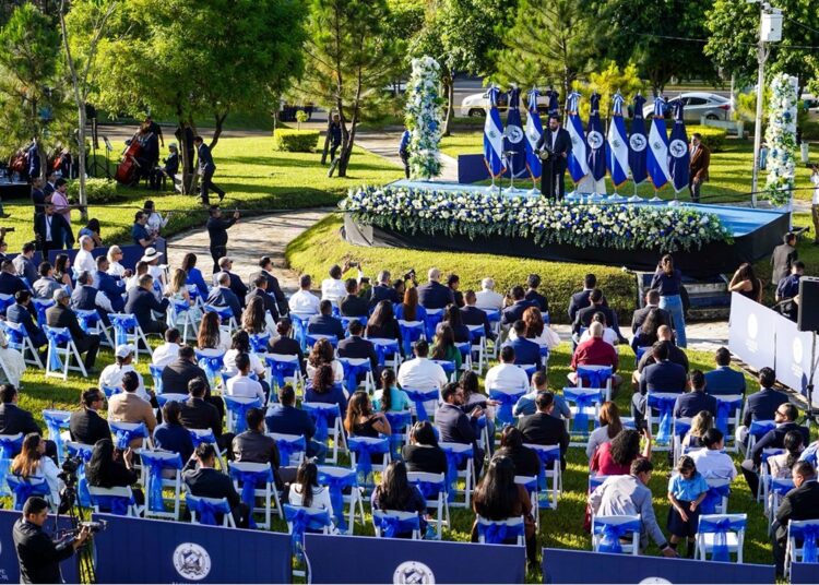 San Salvador Centro celebra el inicio del Mes Cívico con actos patrios y homenaje a la bandera nacional