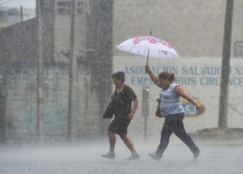 Alertan posible formación de sistema ciclónico frente a las costas de El Salvador