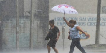 Alertan posible formación de sistema ciclónico frente a las costas de El Salvador