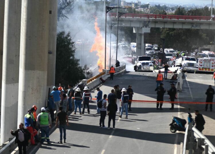 Se eleva a seis la cifra de muertos por explosión de pipa de gas en Iztapalapa