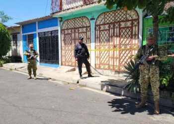 Familiares encuentran sin vida a mujer en su vivienda de Santa Ana