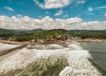 El Salvador recibe a los mejores surfistas del mundo en el ISA World Surfing Games 2025