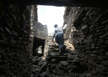 Potente terremoto sacude Afganistán y deja más de 1,400 muertos y miles de heridos