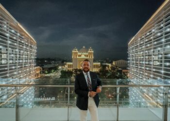 Conferencista Daniel Habif resalta la seguridad y transformación de El Salvador