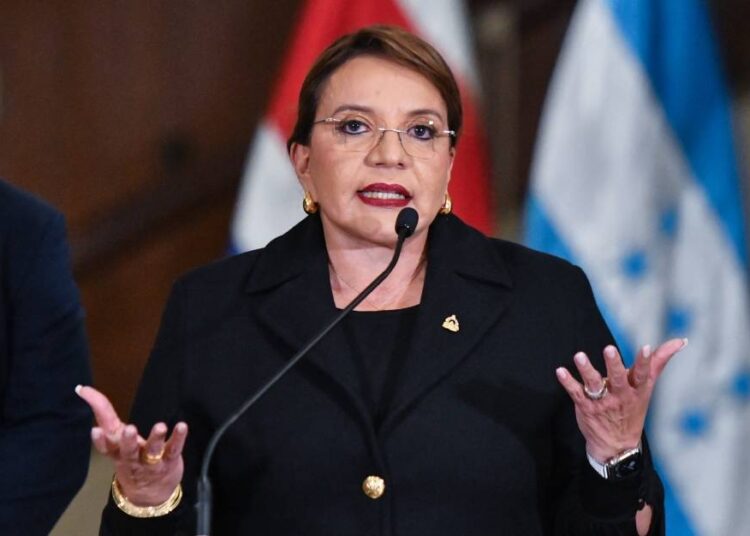 Mientras sus vecinos enfrentan crisis políticas, El Salvador mantiene estabilidad y seguridad