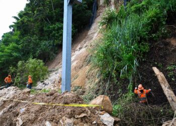 Fovial refuerza talud en el km 6 de la autopista a Comalapa para garantizar seguridad vial