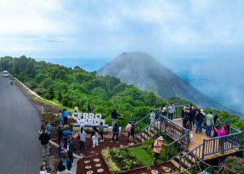 Cerro Verde recibe a turistas nacionales e internacionales en la Feria del Jocote Corona 2025