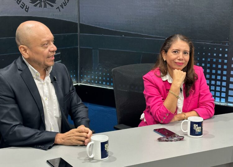 Abogada Bethy Arana acusa a la procuradora Raquel Caballero de Guevara de “corrupta” y “deshonesta”