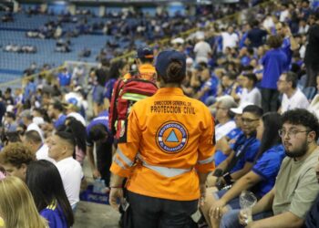 Protección Civil activa plan especial para garantizar la seguridad de los aficionados en el Cuscatlán