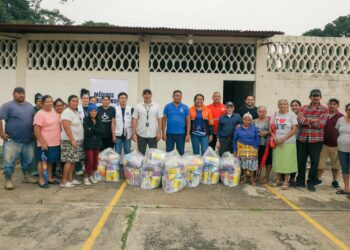Brindan asistencia y salud a familias en albergue de Alegría, Usulután Norte