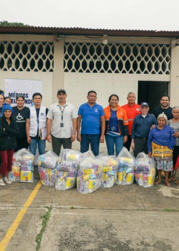 Brindan asistencia y salud a familias en albergue de Alegría, Usulután Norte