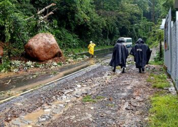 Retiran roca que bloquea carretera hacia Panchimalco