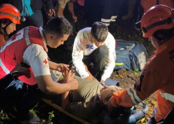 Dos turistas son rescatados tras extraviarse en el volcán Chaparrastique, San Miguel