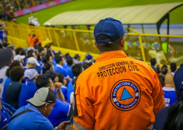 Protección Civil despliega personal y atención médica para el partido en el Cuscatlán.