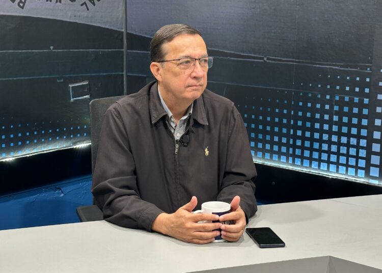 “El remedio se volvió veneno”: Carlos Araujo advierte que el Régimen de Excepción perjudica a El Salvador