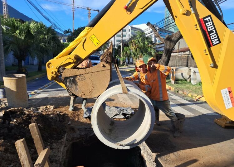 Fovial trabaja en la reparación de cárcava para restablecer la conectividad vial en Colonia Escalón