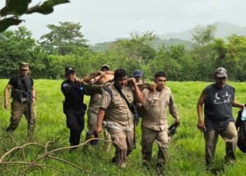 Adulto mayor fue encontrado con vida a orillas del río La Joya en San Vicente
