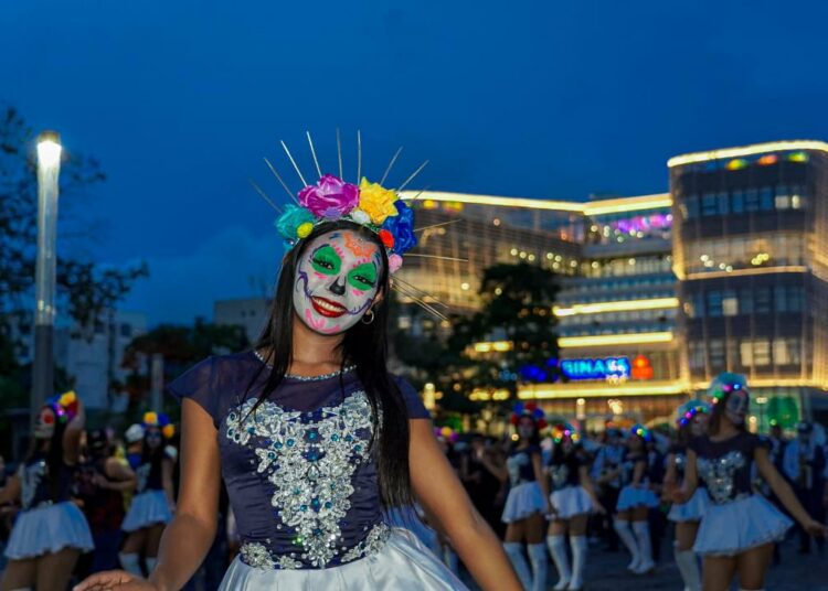 San Salvador celebra el Día de los Difuntos con Necrotour gratuito, desfile y concurso de Catrines