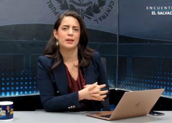 Críticas al aguinaldo anticipado: medida genera dudas a Claudia Ortiz