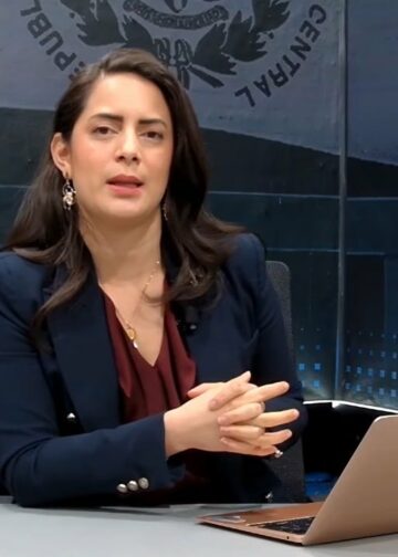 Críticas al aguinaldo anticipado: medida genera dudas a Claudia Ortiz