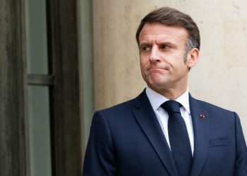 Macron enfrenta el momento más crítico de su mandato con una aprobación mínima del 14%