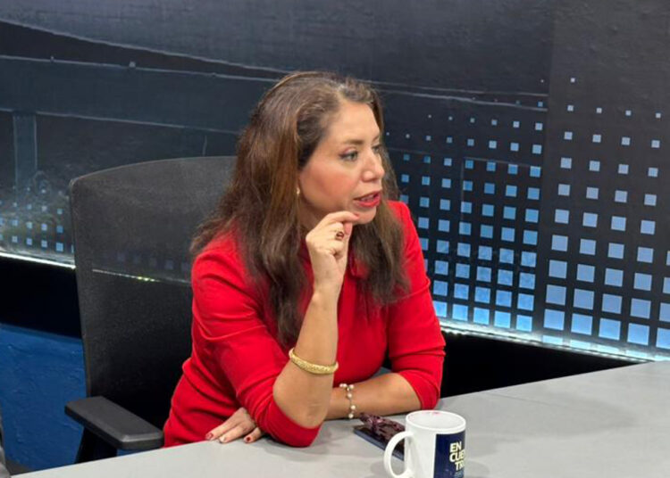 “Cabeza hueca” ha llamado la abogada Bethy Arana a los salvadoreños