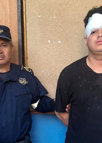 Ebrio al volante: Conductor choca contra muro y daña casa en Sonsonate