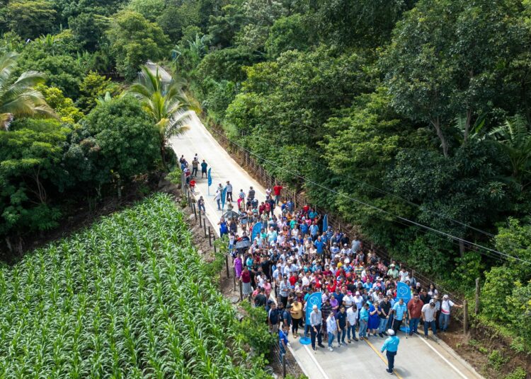 Nueva vía en Chinameca mejora la movilidad y seguridad de miles de habitantes