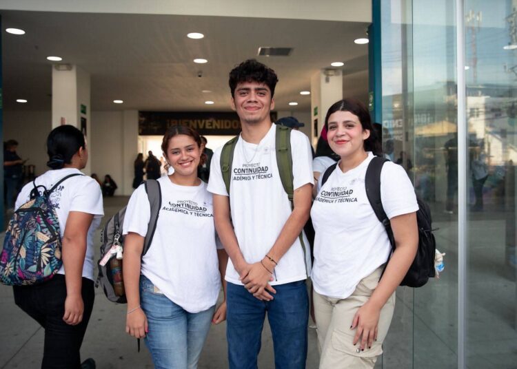 20,000 estudiantes podrán continuar sus estudios con becas en El Salvador