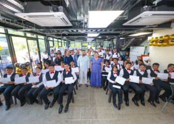 Jóvenes fortalecen habilidades para la vida y el trabajo gracias a programas de formación integral