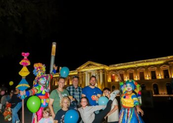Centro Histórico de San Salvador ofrece música, arte y fuegos artificiales para turistas y familias