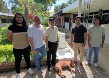 Jóvenes de la UES crean aplicación para la adopción de mascotas