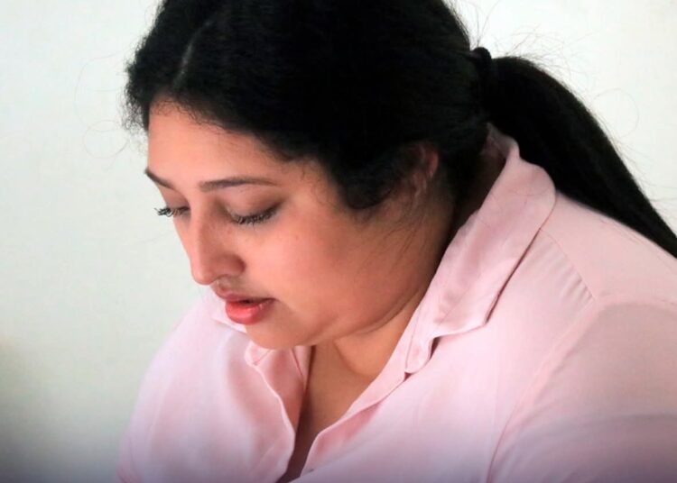 Mujer es condenada por quedarse con el vehículo de un cliente tras fingir una reparación